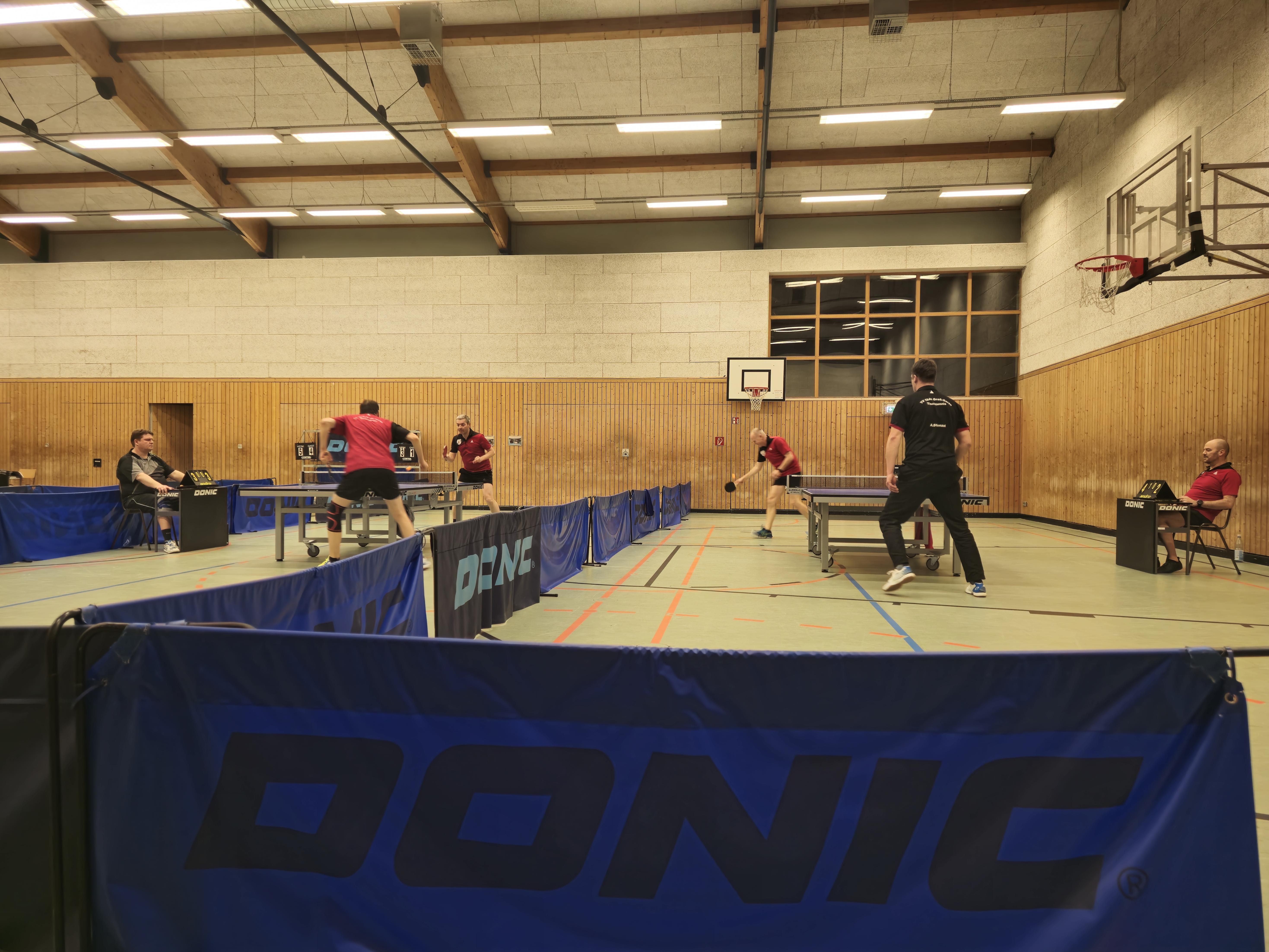 Intensive Spiele in der ersten Runde, Achim und Adi.
