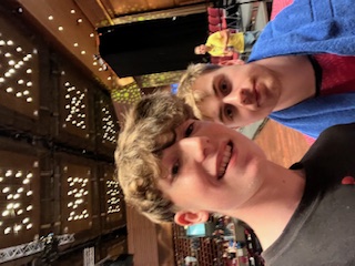 Flynn kann sich ein Selfie mit dem Mann des Tages Truls Möregardh sichern