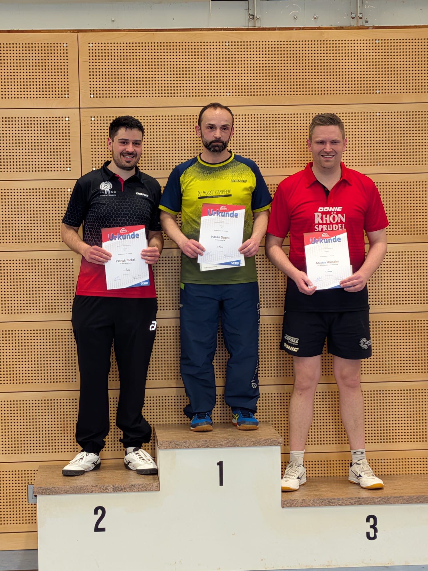 Das Siegerpodest der Erwachsenen B-Klasse mit Patrick auf dem 2. Platz